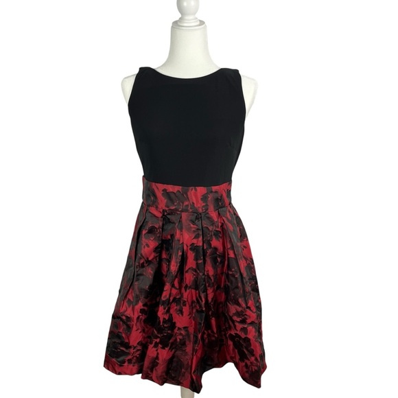 LAUREN RALPH LAUREN Black and Red Floral Knee Length Cocktail Event Dress Size 8 - Picture 1 of 11